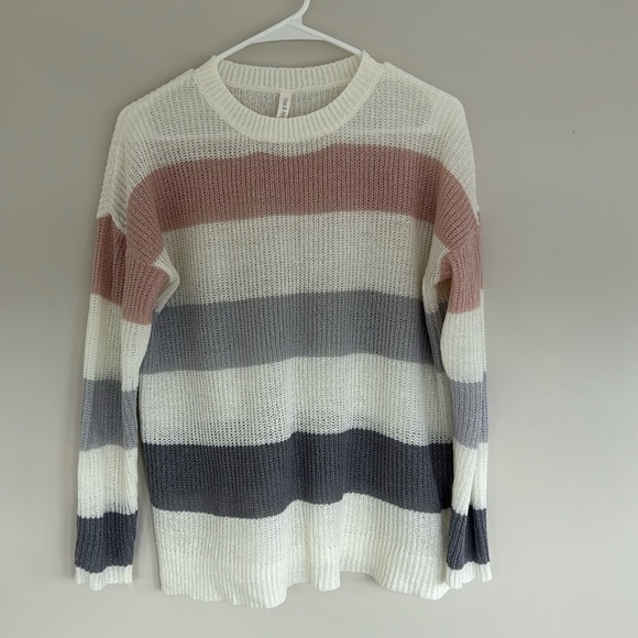 Mia & Tess light long sleeve stripped sweater perfect for a cool summer morning. - Picture 1 of 3
